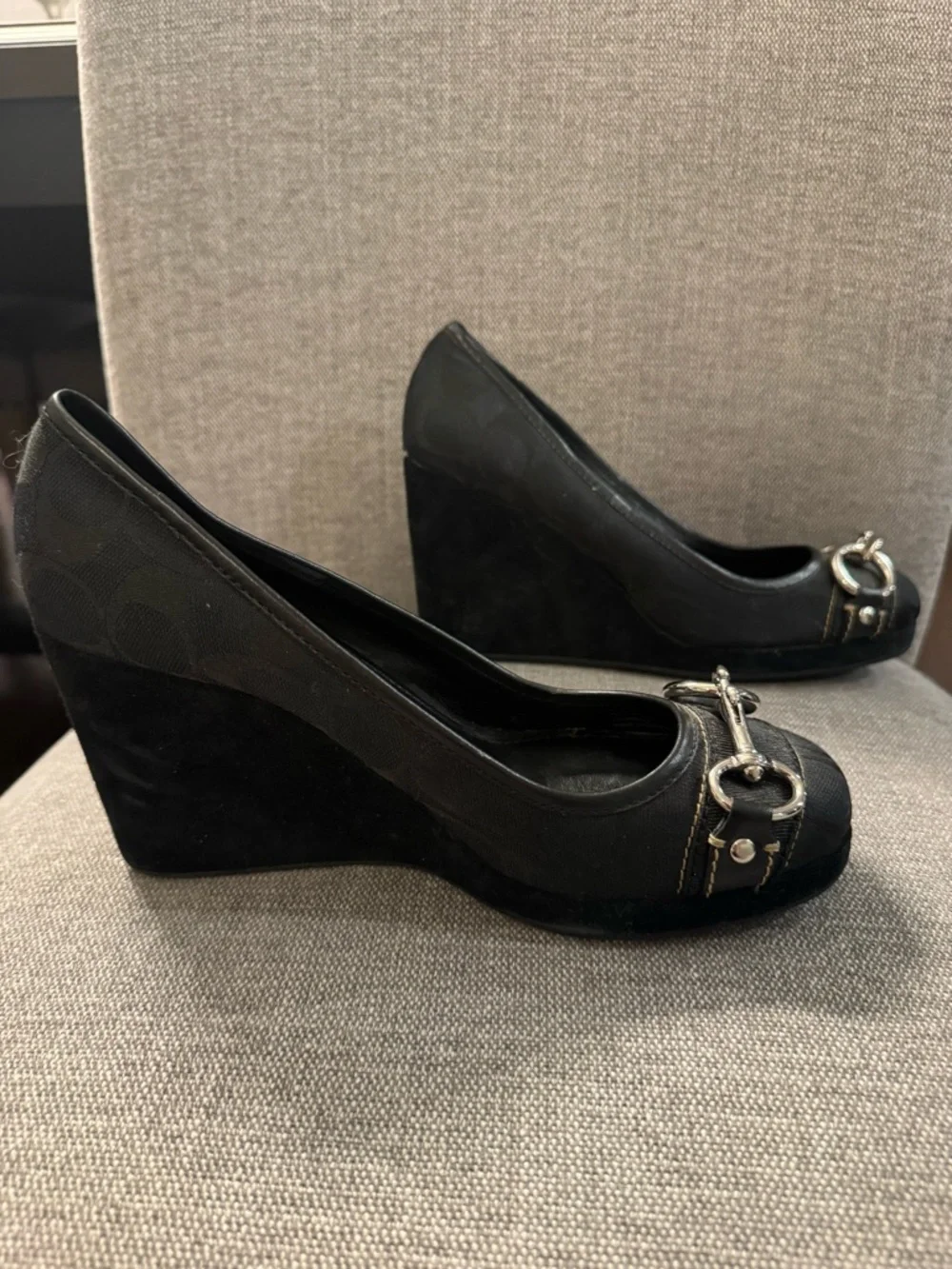 Coach Black Signature Wedge Pumps Horsebit Logo Heels Size 7.5 - Picture 6 of 14